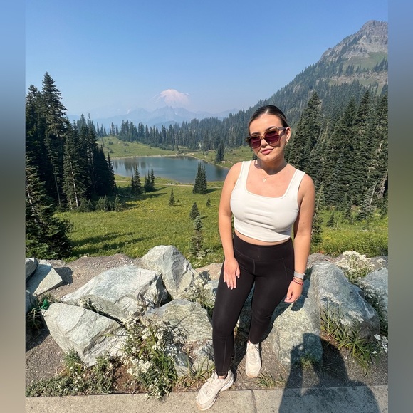 Meet your Posher, Rachel - Picture 3 of 3